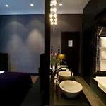 Canal House 4*