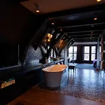 Canal House Hotel
