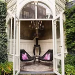 Canal House 4*