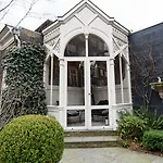 Hotel Canal House