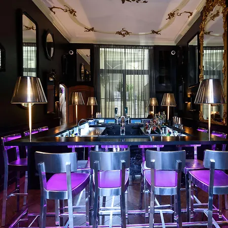 Canal House Отель 4*