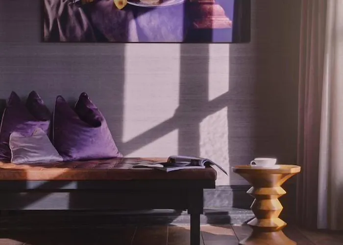 Hotel Canal House 4*