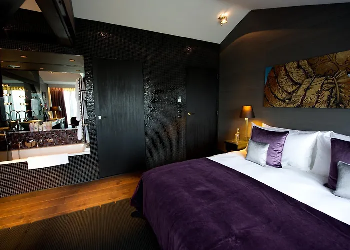 Hotel Canal House 4*