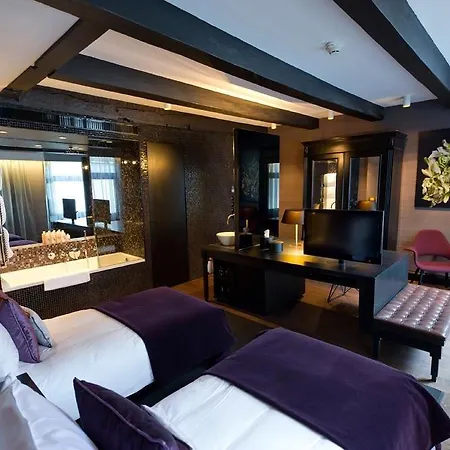 Canal House Hotell 4*